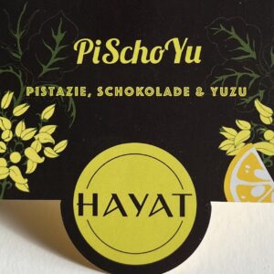 PiSchoYu; Pistazien im Schokoladenmantel mit Yuzu; hayat-trading.com; https://hayat-trading.com/shop/