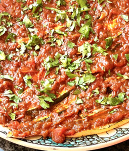 Hayat Delikatessen, Auberginen und Zucchetti mit Tomaten und Granatapfelessenz