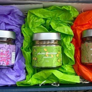 Pistazienkerne, leicht gesalzen & geröstet, Piccola Haselnüsse, geröstet, Erdnüsse mit Haut, leicht gesalzen & geröstet, Geschenkpackung, Köstlichkeiten, Hayat Trading, Hayat Delikatessen